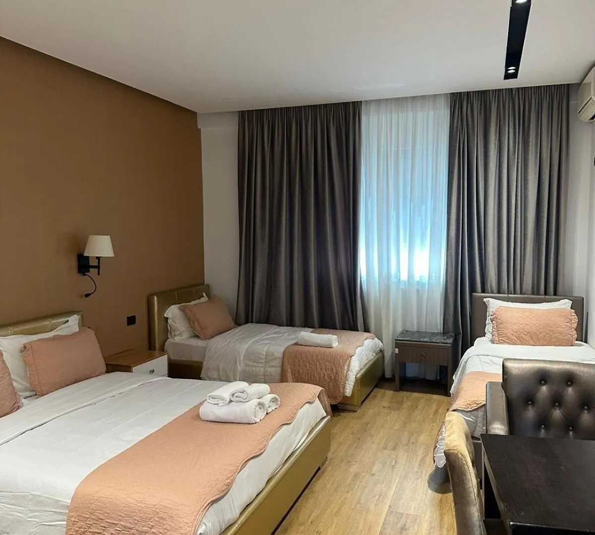 Aurelis Hotel Bërxull 4*,  ألبانيا
