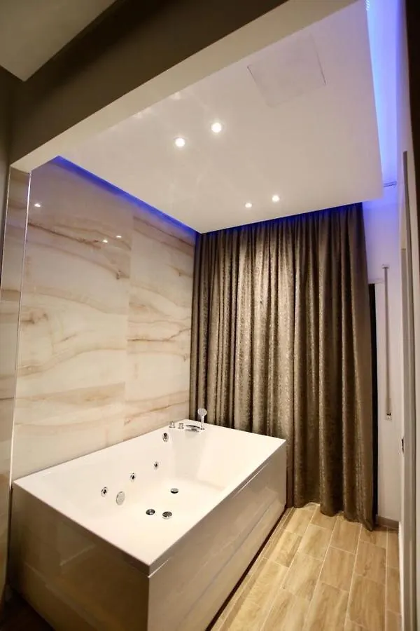 Aurelis Hotel Bërxull 4*,